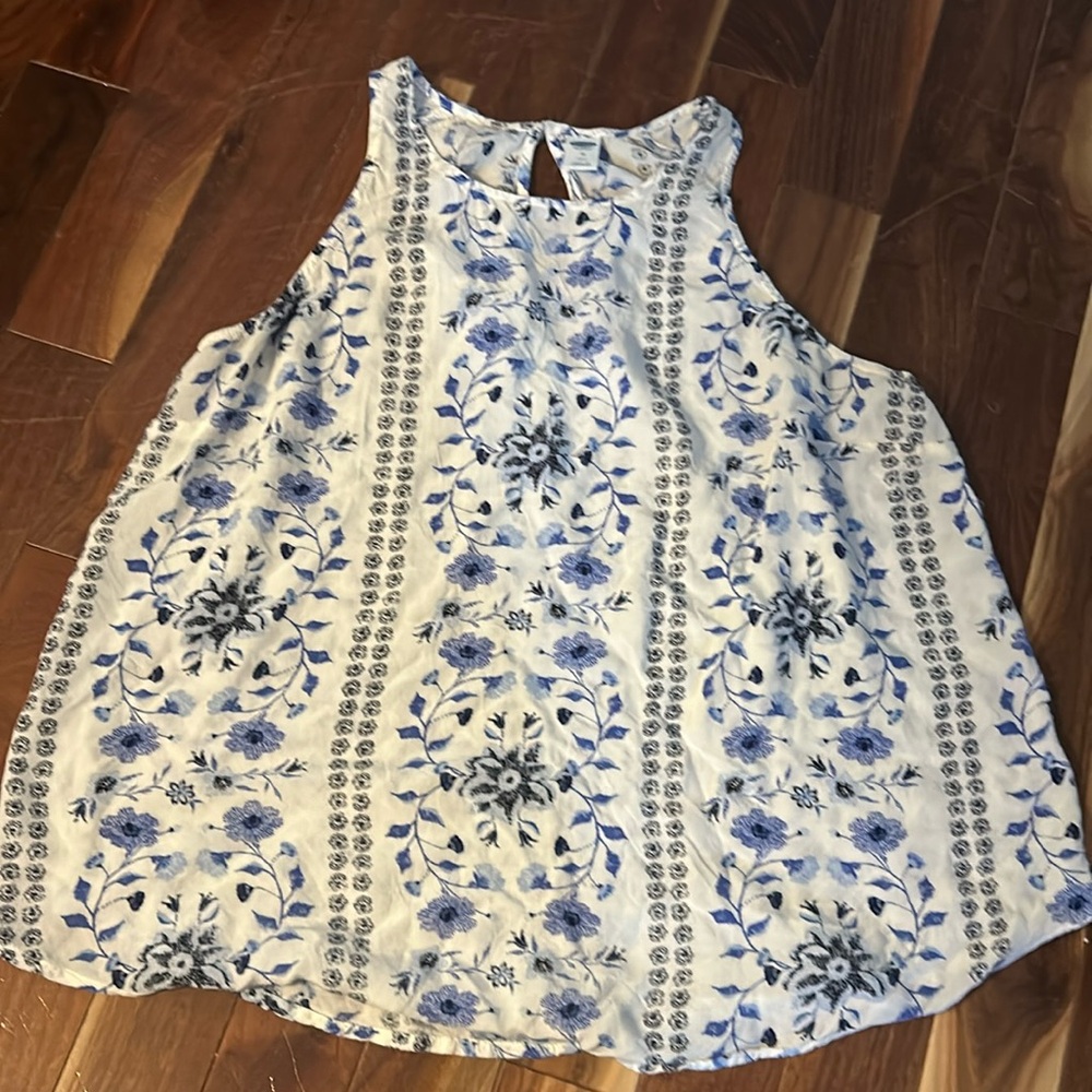White and blue tank top !